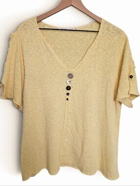 LULU-B V-NECK BUTTON ACCENT SHORT SLEEVE SWEATER